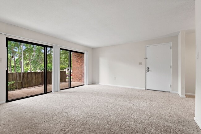 Photo - Bolinwood condo available mid-June!! 3 beds, 2 baths in GREAT location in Chapel Hill!