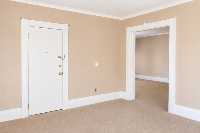 Photo - 801 S Main St - Free Parking Included!