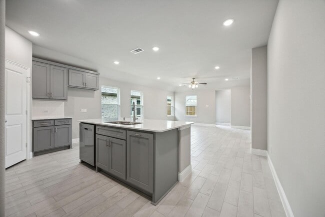 Photo - Prime Location Available First of November