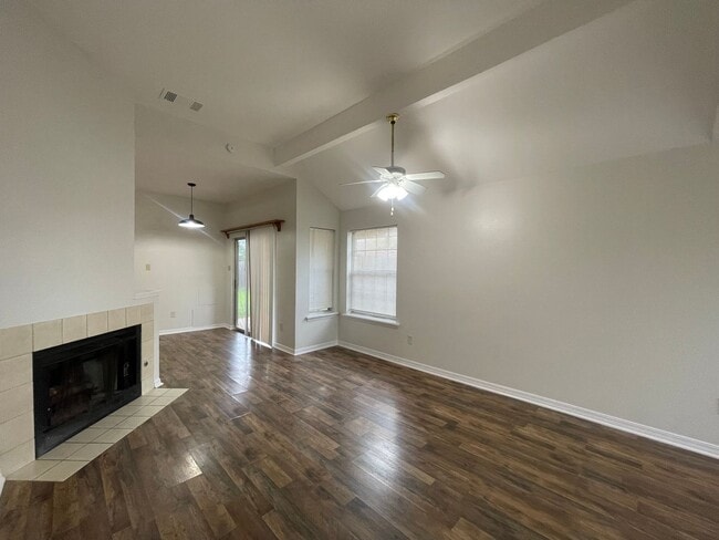 Photo - Come and Get It Before It's Gone! Bonus Room A Plus!