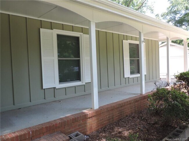 Photo - 841 Carrington Dr