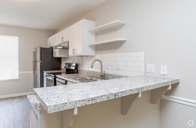 2BR, 2 BA - 1050SF PhI - Kitchen - Woodland Ridge