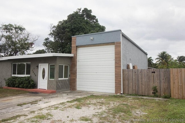 1650 NE 44th St