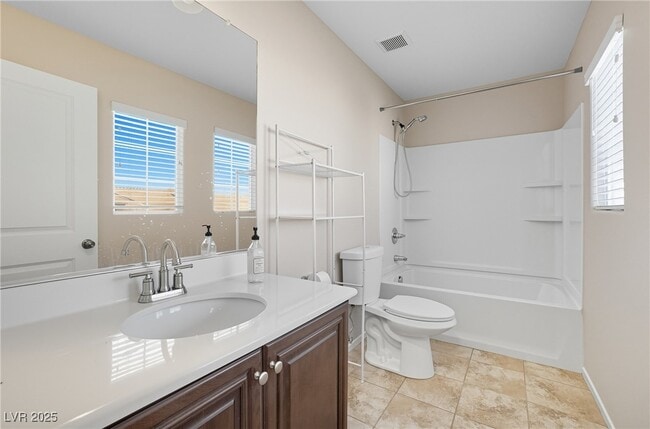 Photo - 749 Jewel Tower St