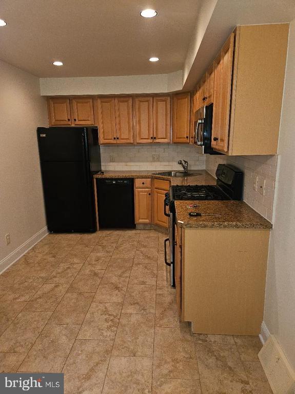 Photo - 598 Belmont Ave