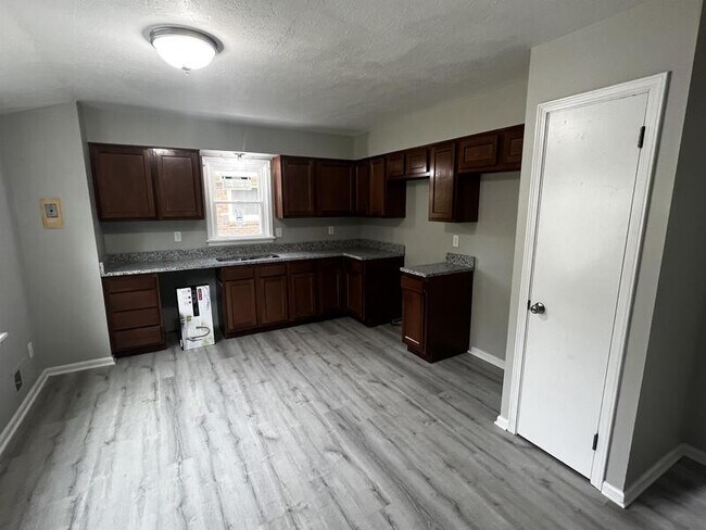 Photo - 7908 Pickwick Ln