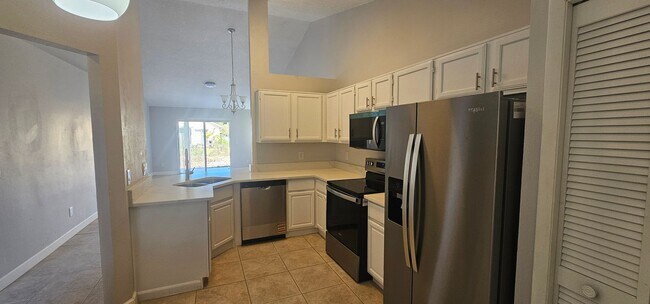 Photo - FABULOUS! LIKE NEW! 3 BEDROOM / 2 BATH / ...