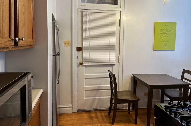 Photo - 1909 W Larchmont Ave Unit 3A