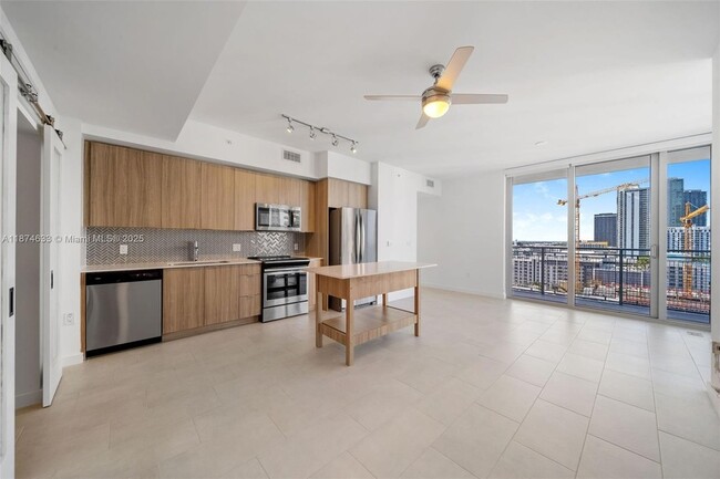 Building Photo - 2150 N Bayshore Dr Unit 503 Rental