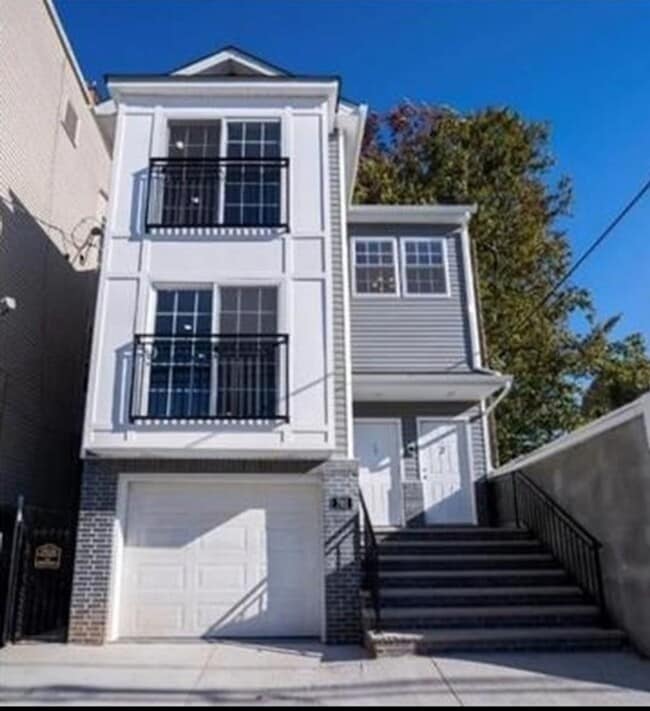 Building Photo - 792 S 18th St