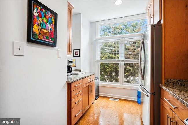Photo - 1904 N Veitch St