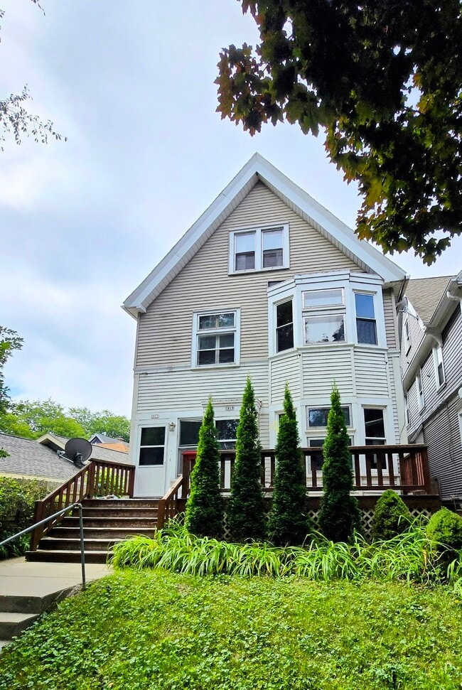 Building Photo - 2817 N Cramer St Unit 2817A