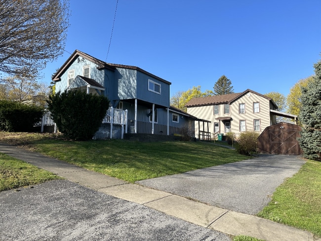 Photo - 111 Erie St