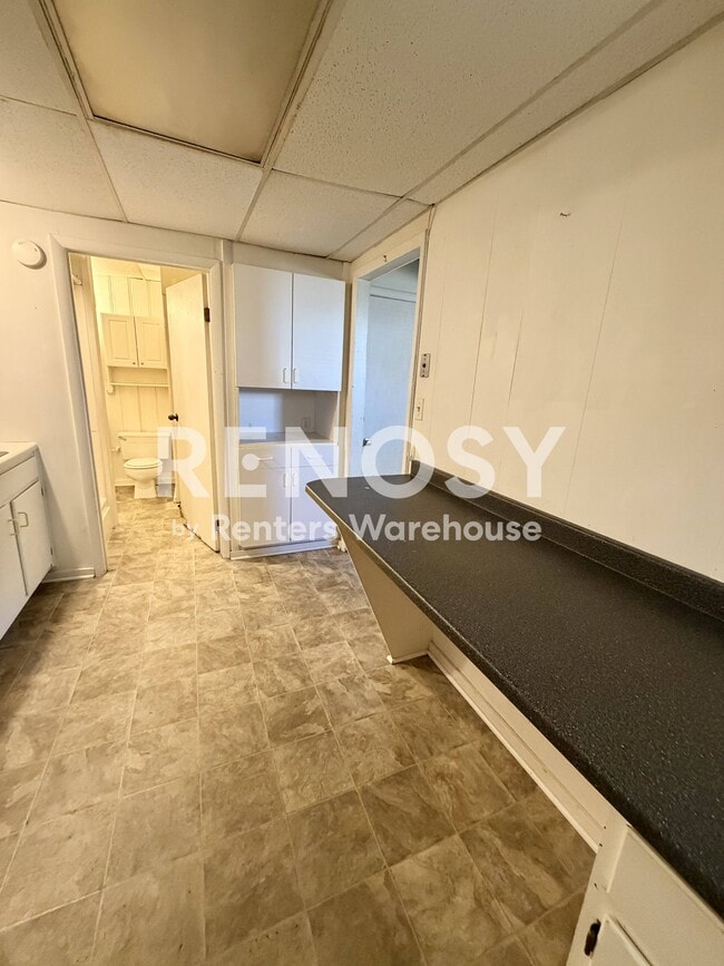1423 William St