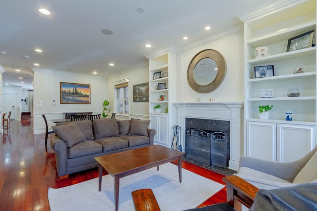 Photo - 831 W George St Condo Unit 1