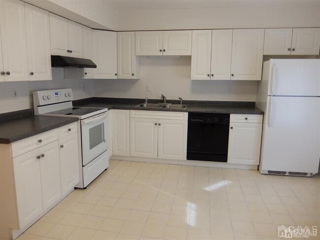 35 Sayre Dr