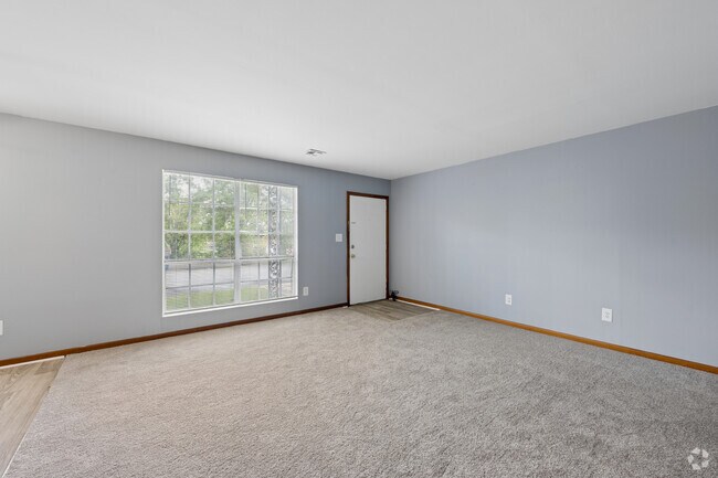 2BR, 2BA - 750SF - Living Room