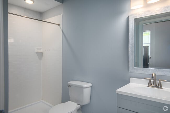 Studio, 1BA - 349SF - Bathroom