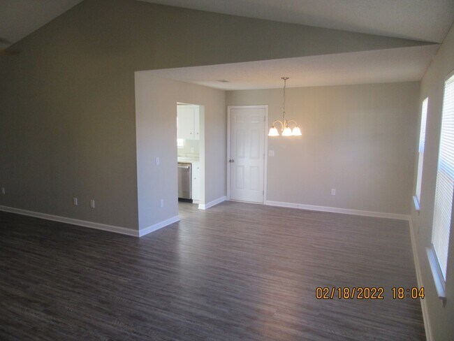 Photo - 862 Lyndsi Ln
