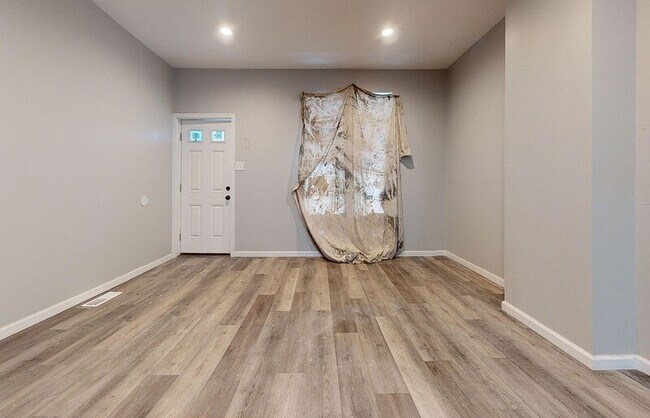 Photo - 929 N St Bernard St