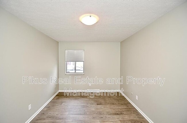 Photo - 593 Baldwin Rd