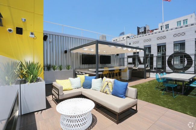 Outdoor Lounge - mResidences Olympic & Olive