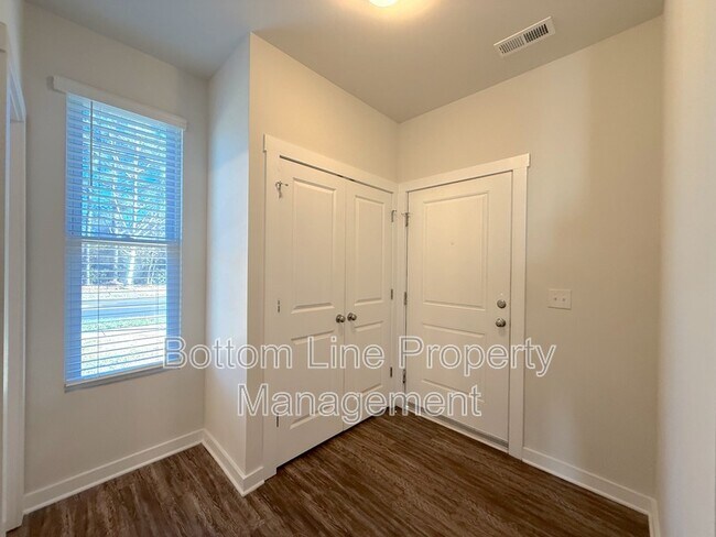 Photo - 706 Anglin Forest Way