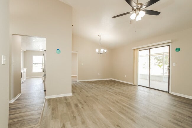 Photo - 518 Carlsbad Dr