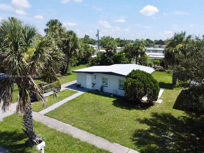 Building Photo - 3460 Normandy Dr Rental