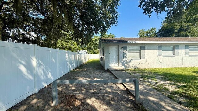 Photo - 205 Mill St