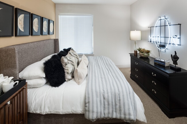 Photo - 1419 Montrose-ID268.1 Unit ID268.1