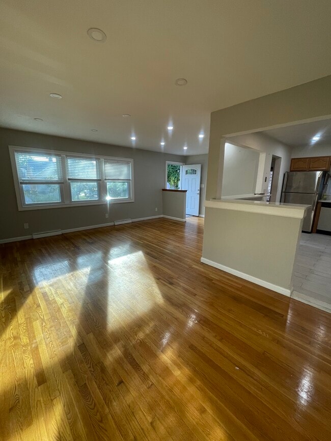Building Photo - 45 Ebony St Unit 1 fl