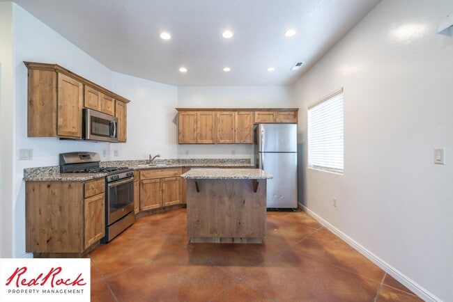 Building Photo - 2075 S Sir Monte Dr