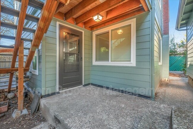 Building Photo - 4909 SE 71st Ave