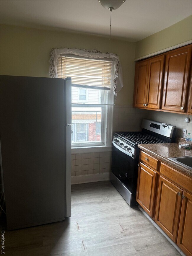 Photo - 211-20 99th Ave