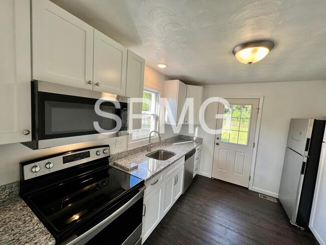 Photo - 5125 Airport Rd NW