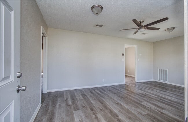 Photo - 1913 2nd Ave N