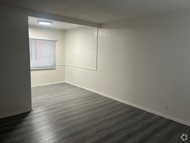 Building Photo - 3409 W 104th St Unit #6 Rental