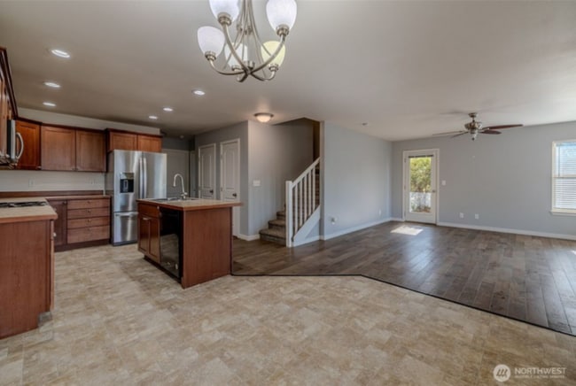 Photo - 1519 Springwater Ave