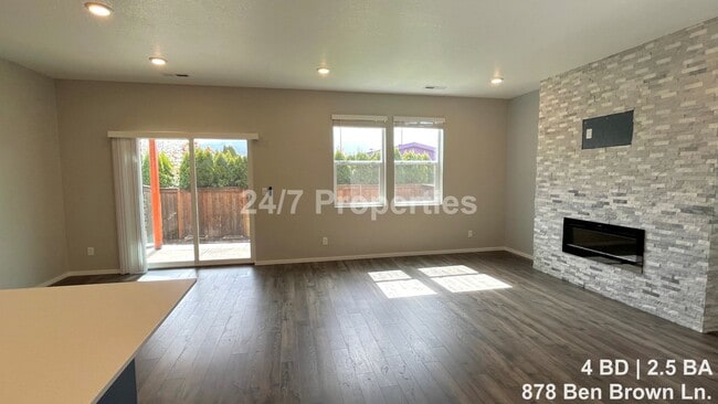 Photo - Modern 4 BD | 2.5 BA Home in Woodburn