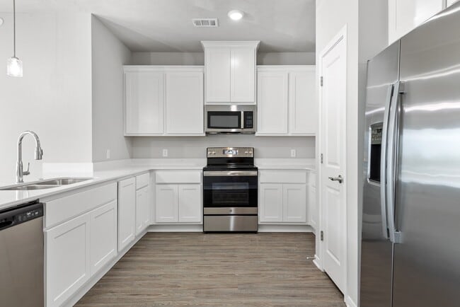 Building Photo - 1326 Prairie Dr Unit 1214