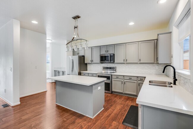 Photo - Beautiful 4 bed, 2.5 bath rental home in Oatfield Neighborhood Milwaukie!