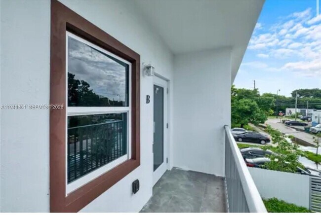 Photo - 1831 NW 67th St Unidad 2