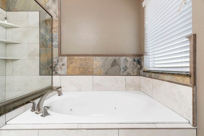 Photo - 19 Shimmer Pond Pl