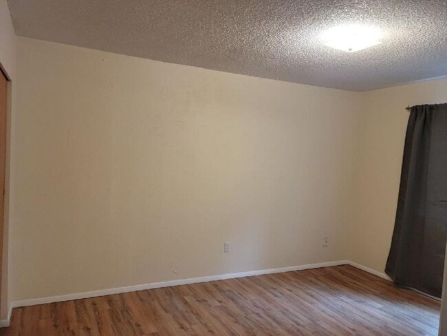 Photo - 2 Bedroom, 1 Bathroom Apartment In Canyonville.