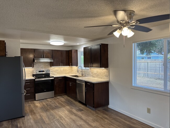 Building Photo - 15320 NE 31st St Rental