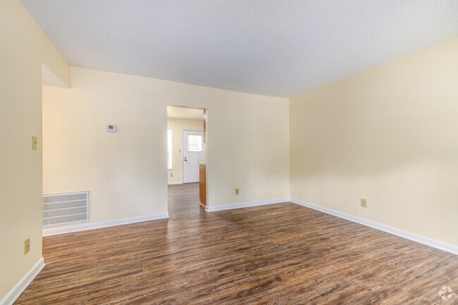 2BR, 1BA - 810SF - Living Area