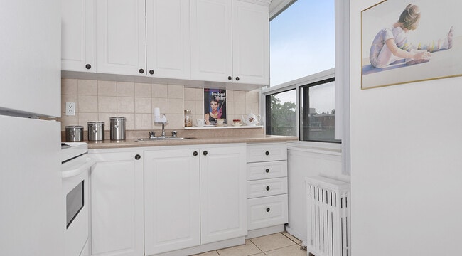 Building Photo - 214 St George St Unit 00802