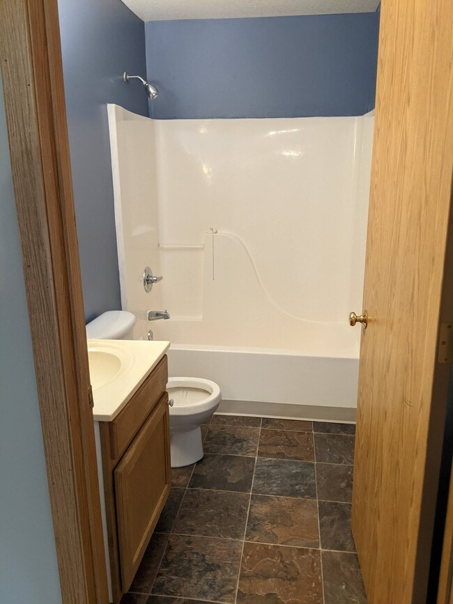 Goldfinch Meadows Apartments - Cedar Rapids, IA | ForRent.com