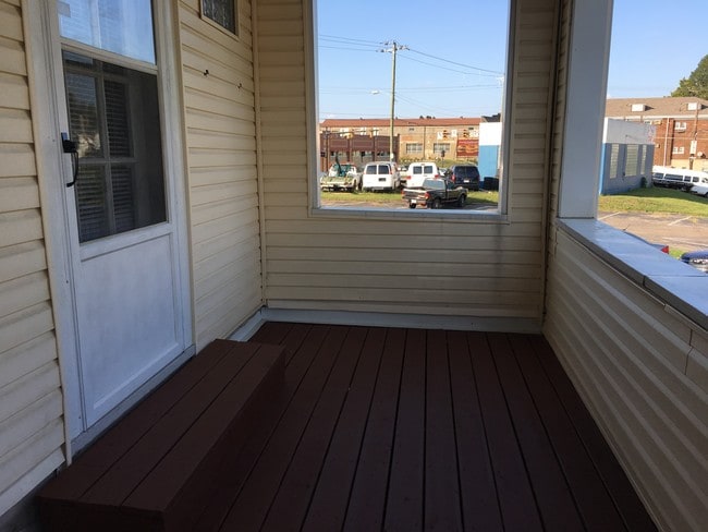 Porch - 3945 Lindley Ave Unit 3